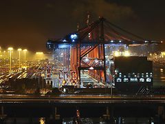  2. Platz: Waltershofer Hafen, Containerhafen bei Nacht 
