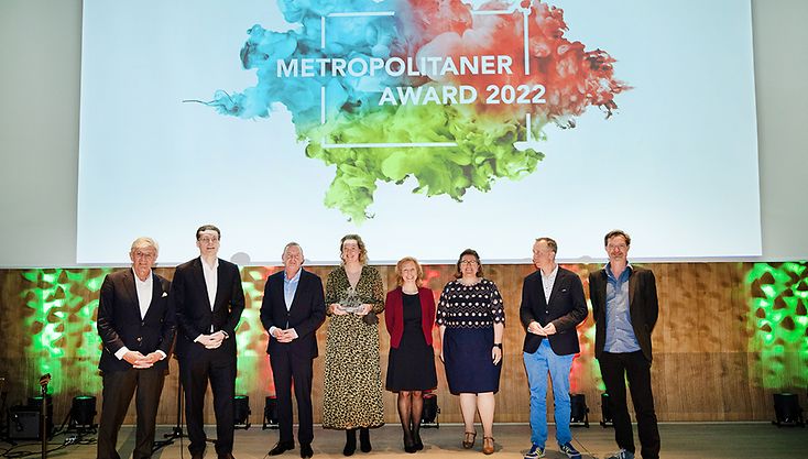 Gruppenbild der Gewinnerinnen und Gewinner der Metropolitaner Awards 2022