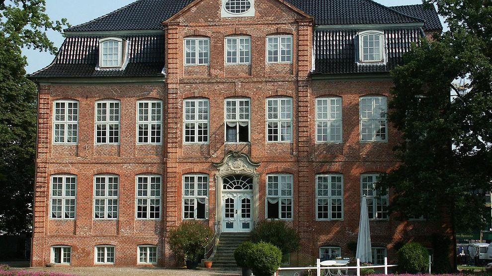 Rotes Backsteingebäude - die Drostei in Pinneberg